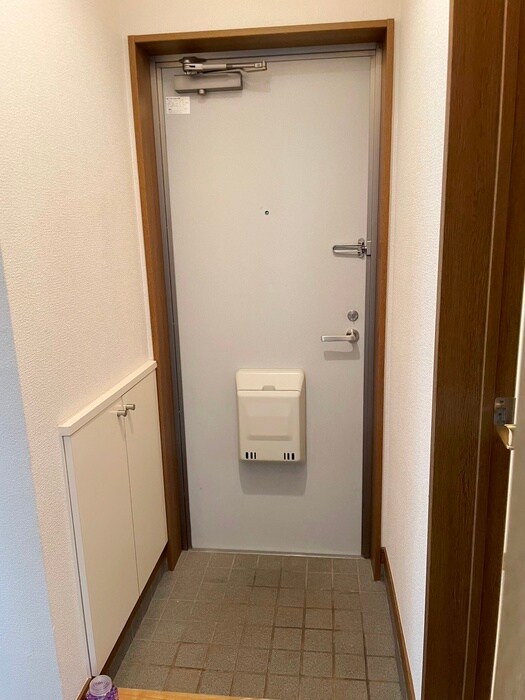 物件内観写真13　(玄関)