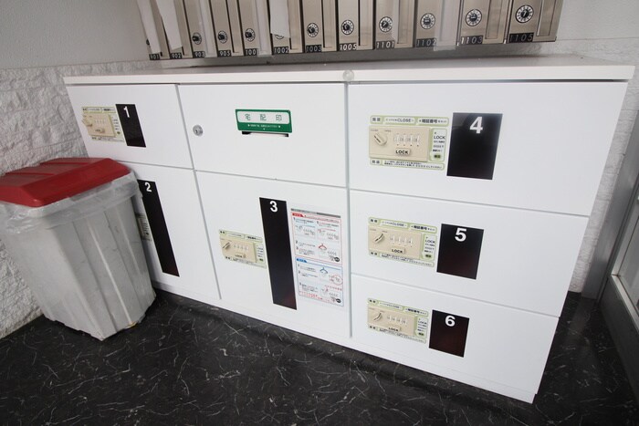 物件外観写真6　(エントランス部分)