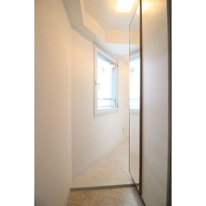 物件内観写真14　(玄関)