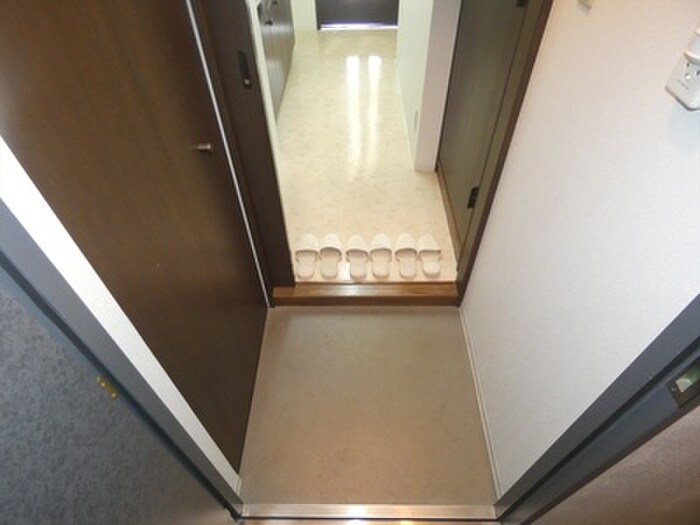 物件内観写真12　(玄関)