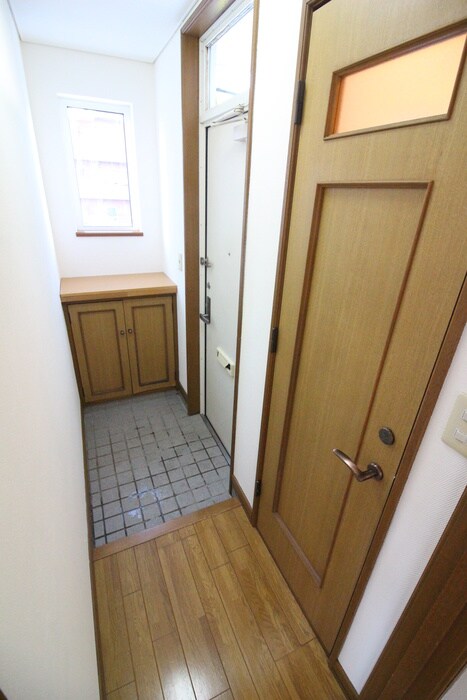 物件内観写真13　(玄関)