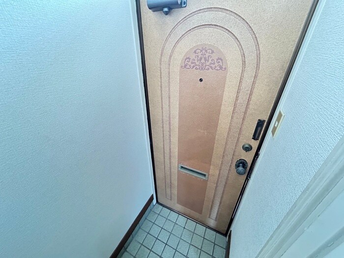 物件内観写真18　(玄関)
