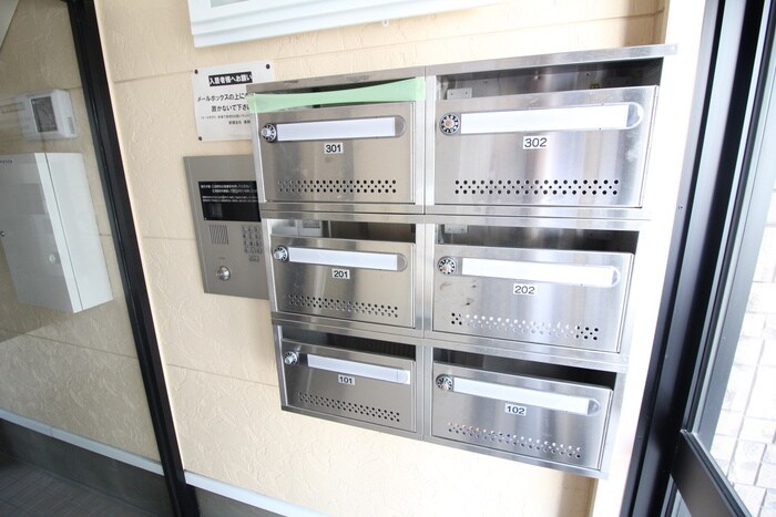 物件外観写真4　(エントランス部分)