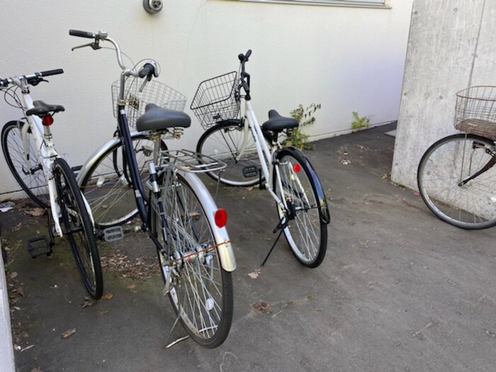 物件外観写真5　(駐輪場)