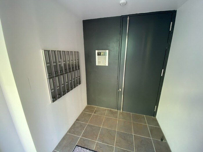 物件外観写真6　(エントランス部分)