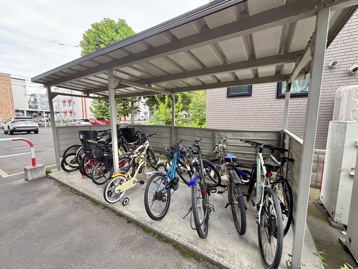 物件外観写真4　(駐輪場)