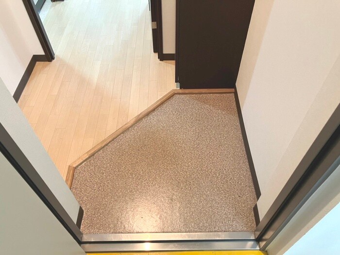 物件内観写真18　(玄関)