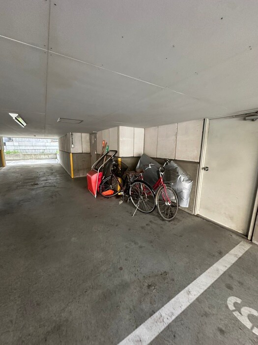 物件外観写真3　(駐輪場)