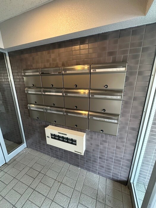 物件外観写真6　(エントランス部分)