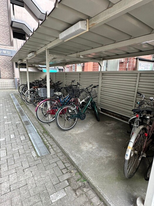 物件外観写真4　(駐輪場)
