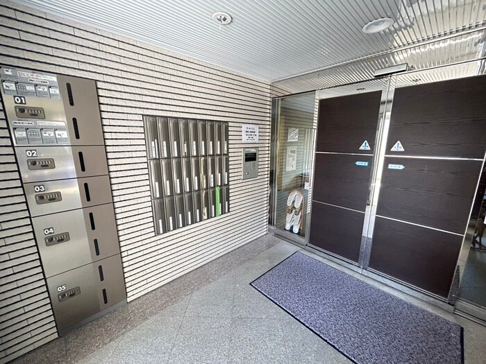 物件外観写真2　(エントランス部分)