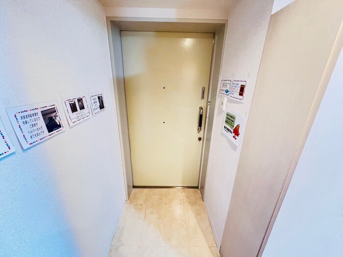 物件内観写真16　(玄関)