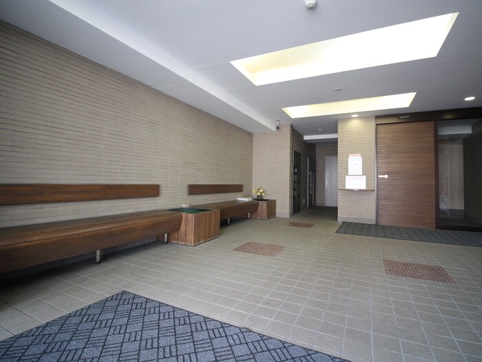 物件外観写真4　(エントランス部分)