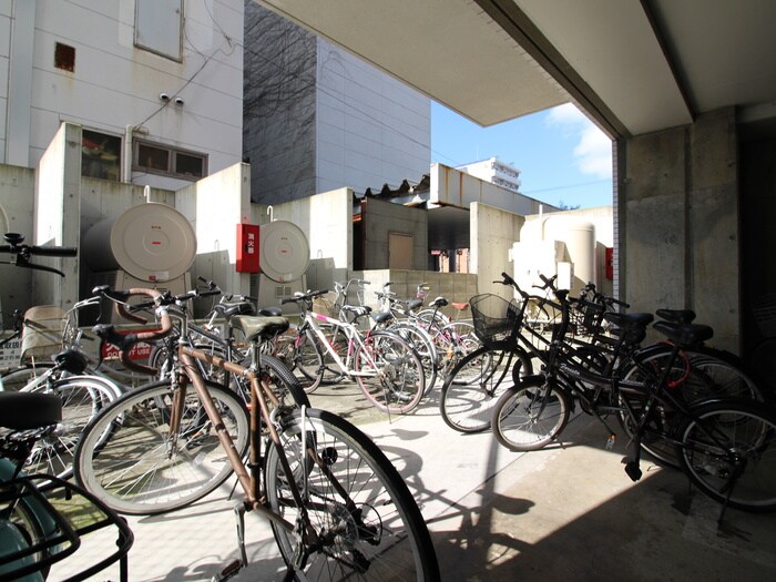 物件外観写真6　(駐輪場)