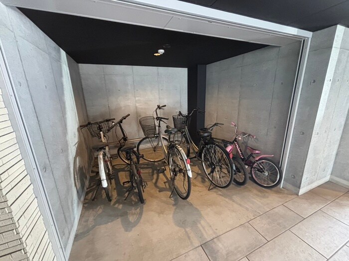 物件外観写真5　(駐輪場)