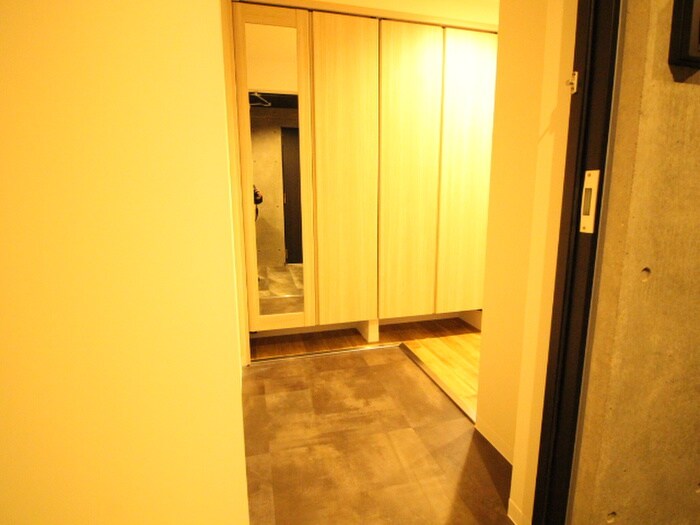 物件内観写真16　(玄関)