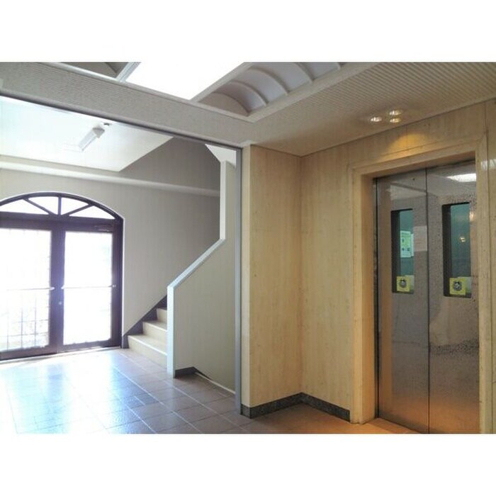 物件外観写真6　(エントランス部分)