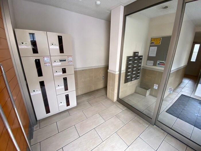 物件外観写真4　(エントランス部分)