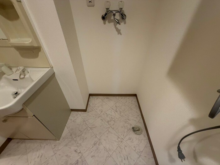 物件内観写真13　(洗濯機置場)