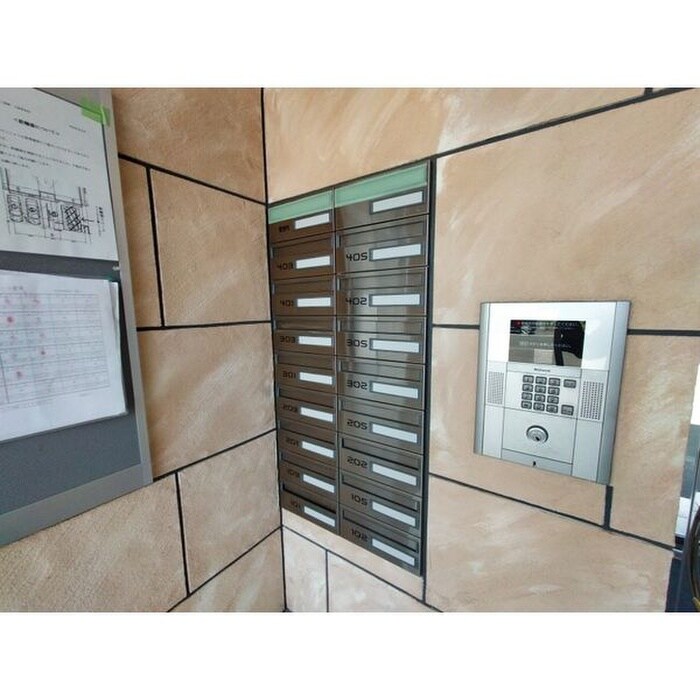 物件外観写真5　(エントランス部分)