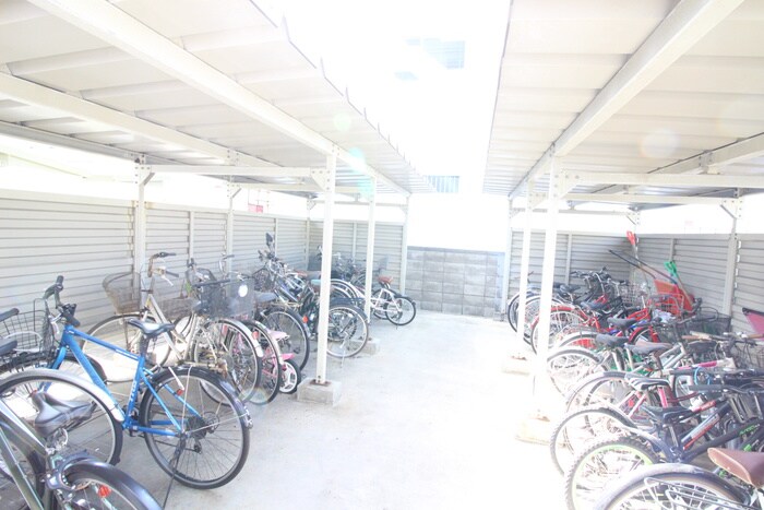 物件外観写真5　(駐輪場)