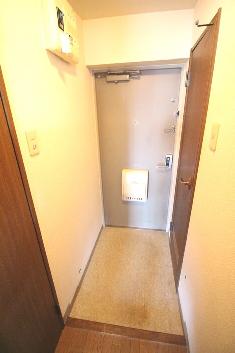 物件内観写真16　(玄関)