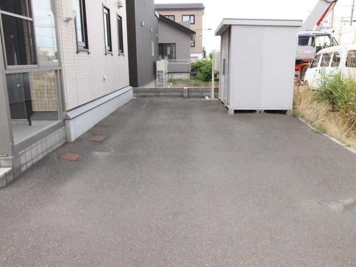 物件外観写真3　(駐車場)