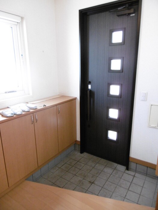 物件内観写真16　(玄関)