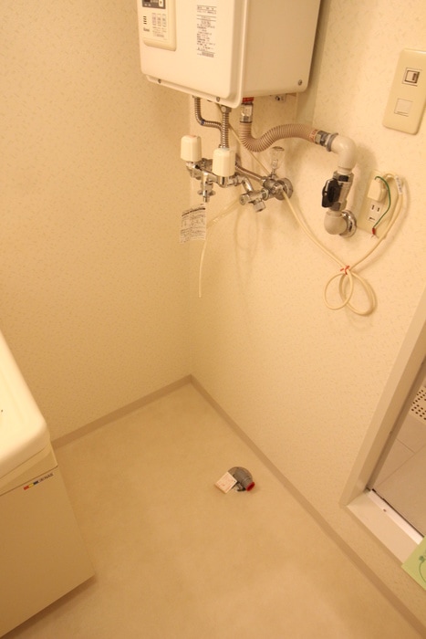 物件内観写真18　(洗濯機置場)