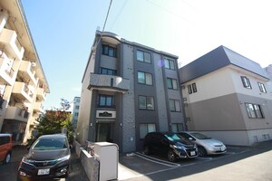 ｸﾞﾗﾝﾒｰﾙ ｼｬﾙﾑ山鼻１７外観写真