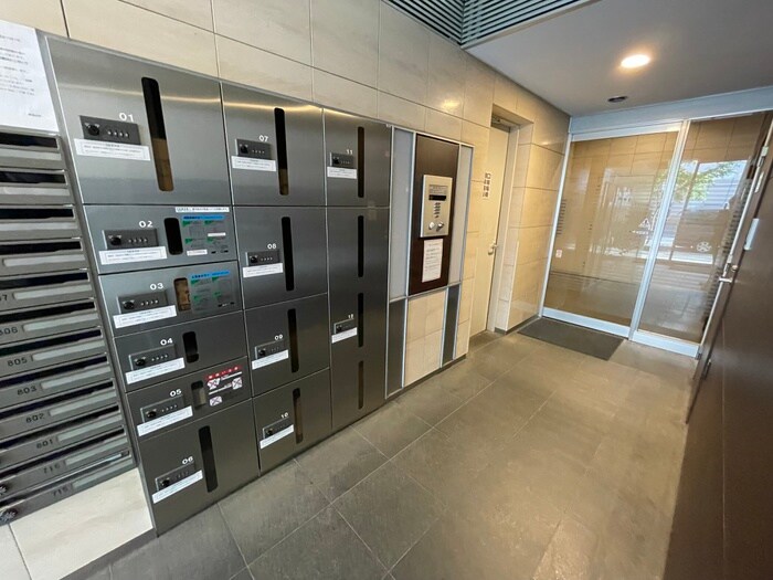 物件外観写真3　(エントランス部分)