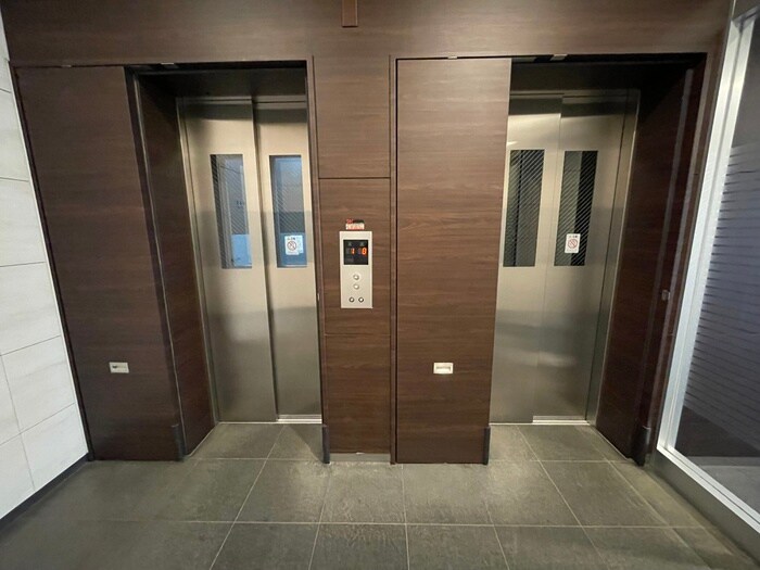 物件外観写真5　(エントランス部分)