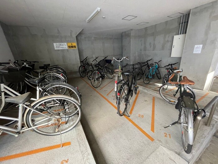 物件外観写真6　(駐輪場)