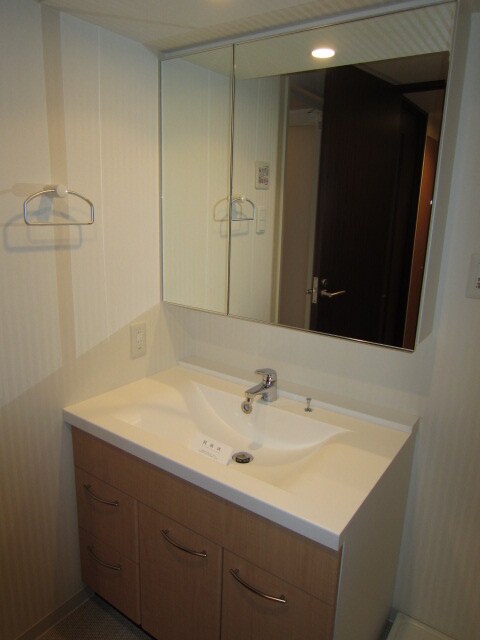 物件内観写真11　(洗面)