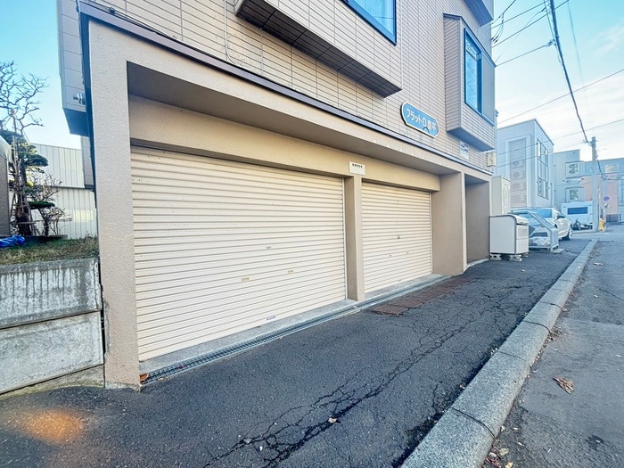 物件外観写真2　(駐車場)