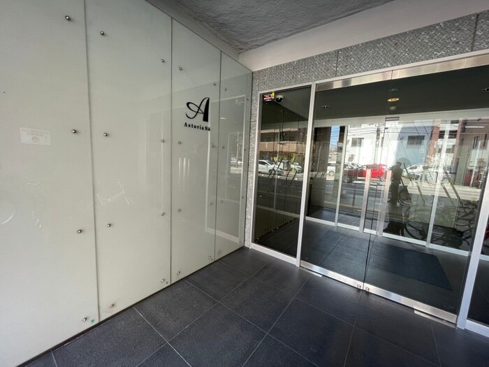 物件外観写真4　(エントランス部分)