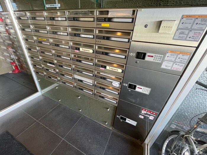 物件外観写真5　(エントランス部分)