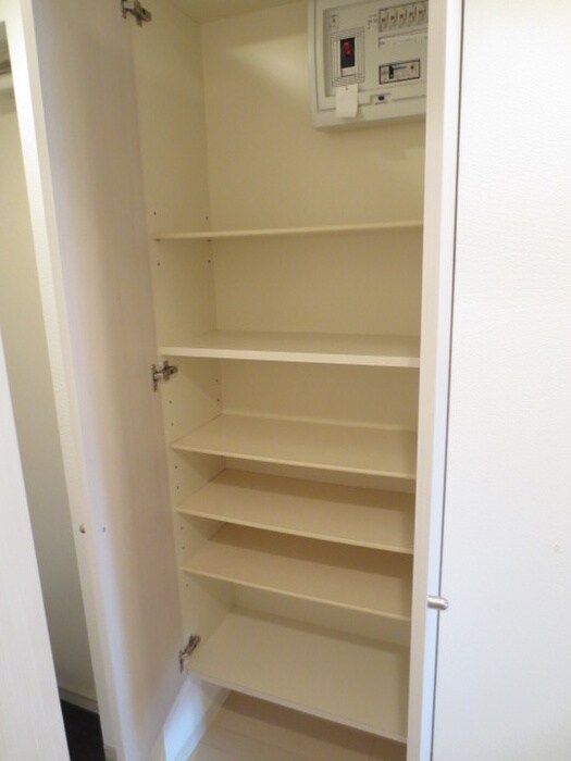 物件内観写真13　(玄関)