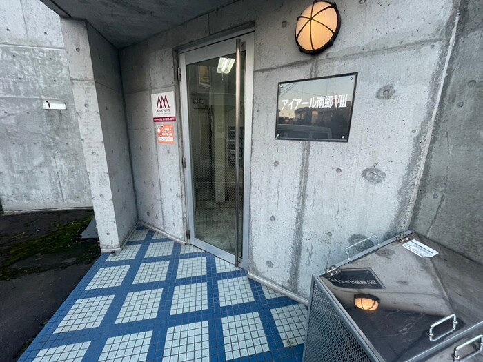 物件外観写真6　(エントランス部分)