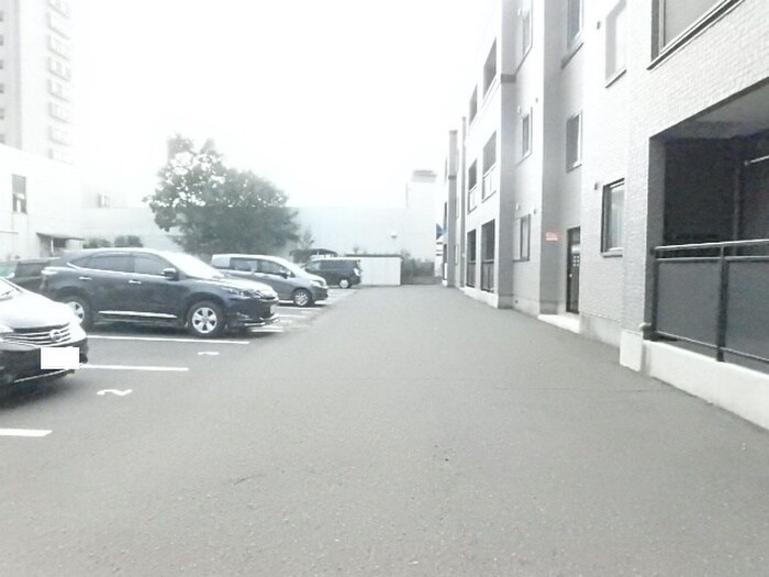 物件外観写真5　(駐車場)