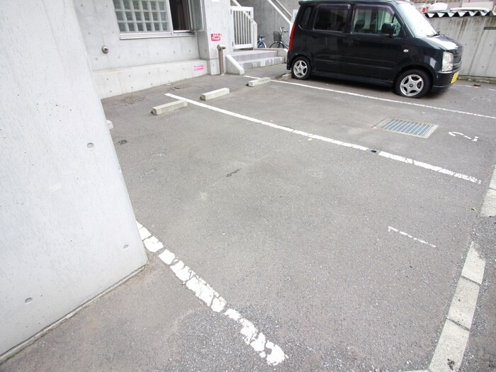 物件外観写真4　(駐車場)