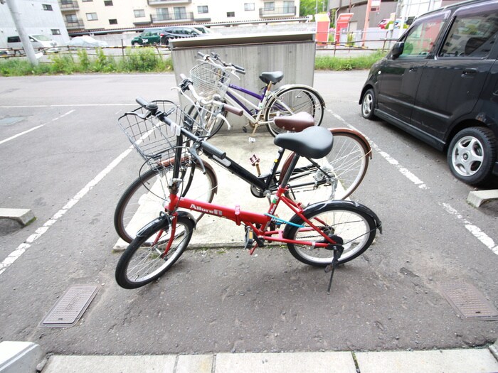 物件外観写真5　(駐輪場)