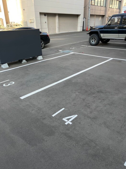 物件外観写真4　(駐車場)