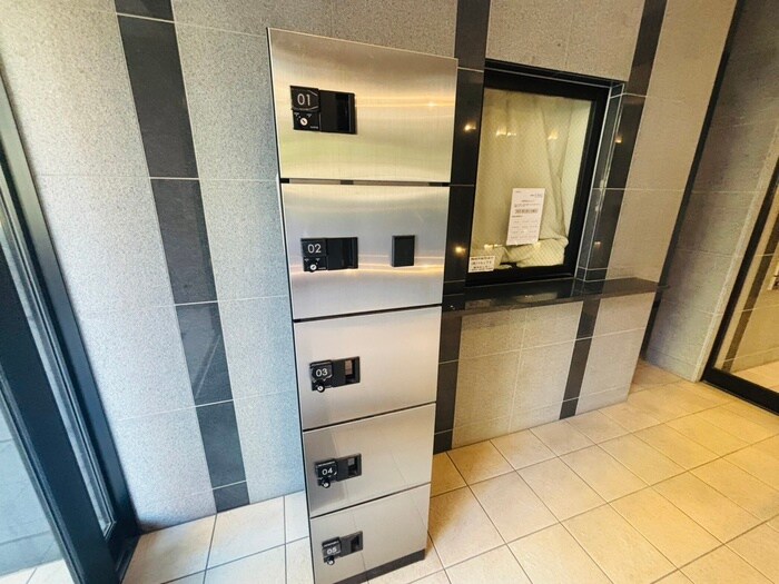 物件外観写真3　(エントランス部分)