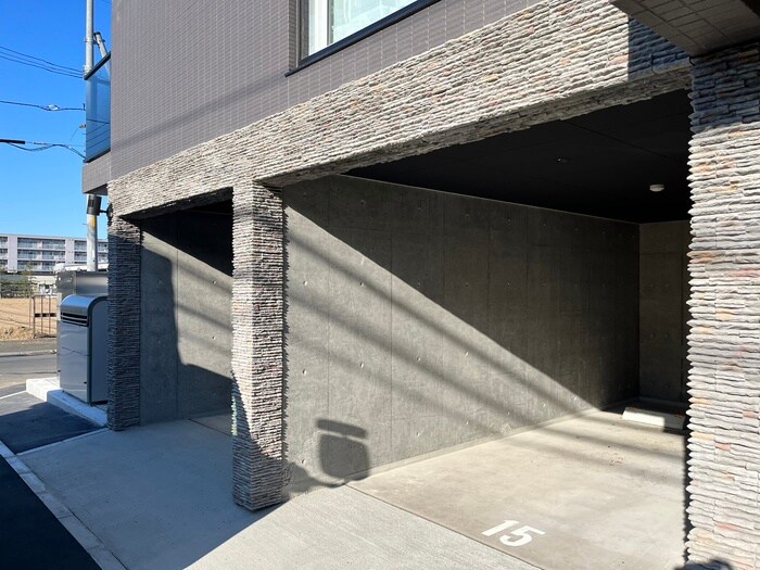 物件外観写真4　(駐車場)