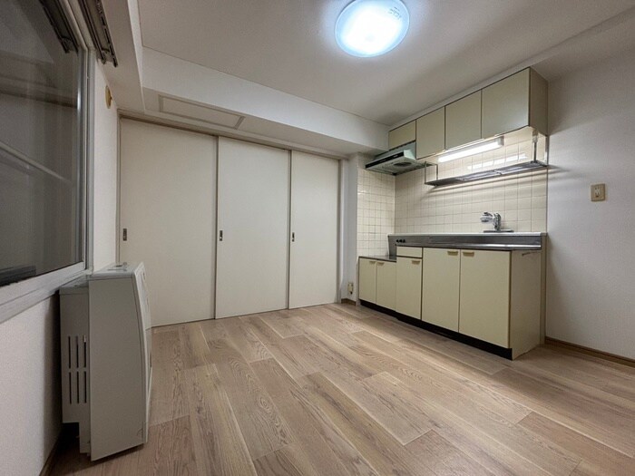 物件内観写真2　(居室)