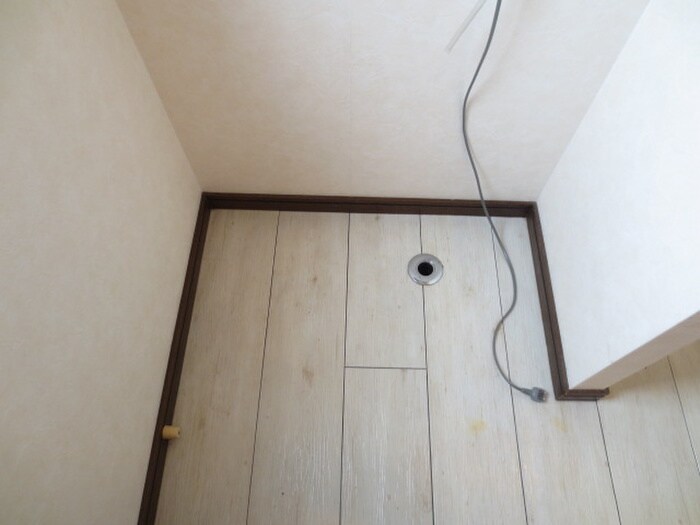 物件内観写真8　(洗濯機置場)