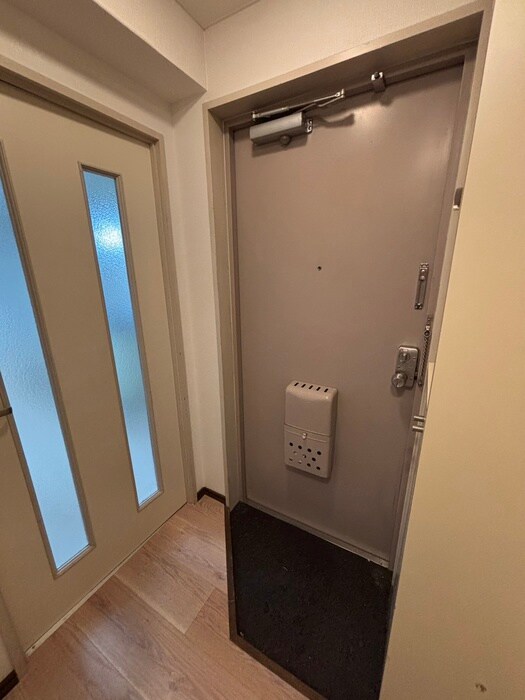 物件内観写真13　(玄関)