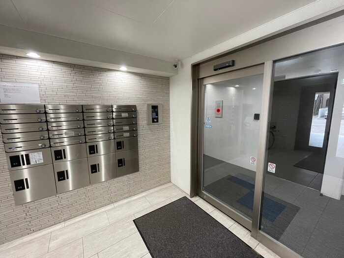 物件外観写真5　(エントランス部分)