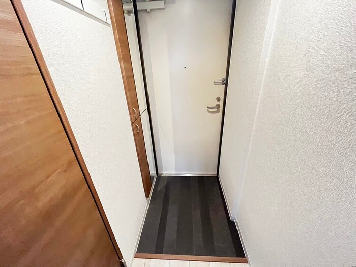 物件内観写真16　(玄関)